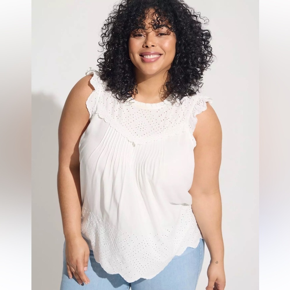 NWT Torrid White Eyelet Sleeveless Blouse 6X Pleated Flowy Summer Plus Size Top
